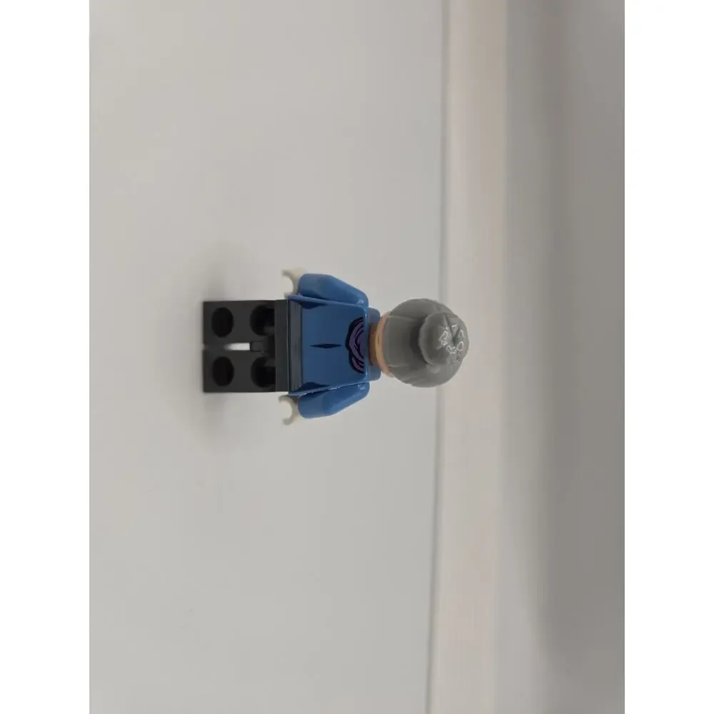 LEGO Marvel Super Heroes Spider-Man: Old Aunt May Scarf Minifigure sh272 76057 - Picture 2 of 2